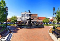 Three Southern Downtown Areas Worth Your Time - downtown Bowling Green KY - featured image